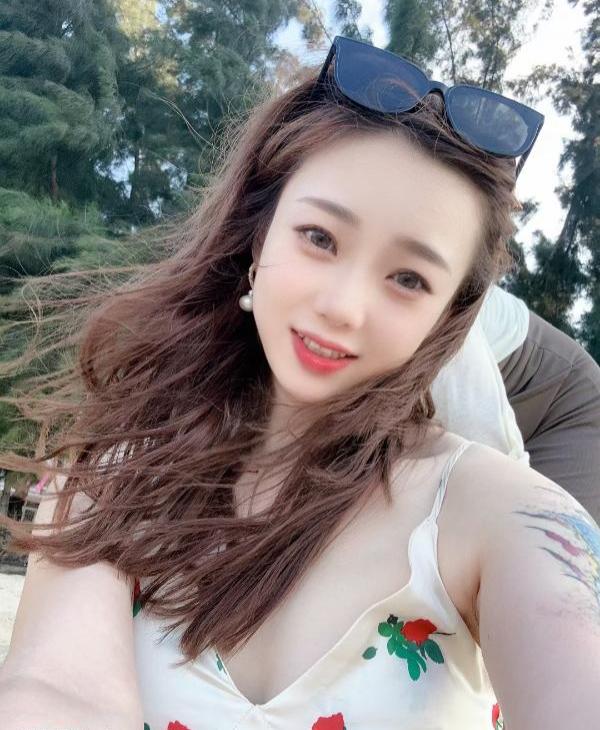 白云美女恬恬