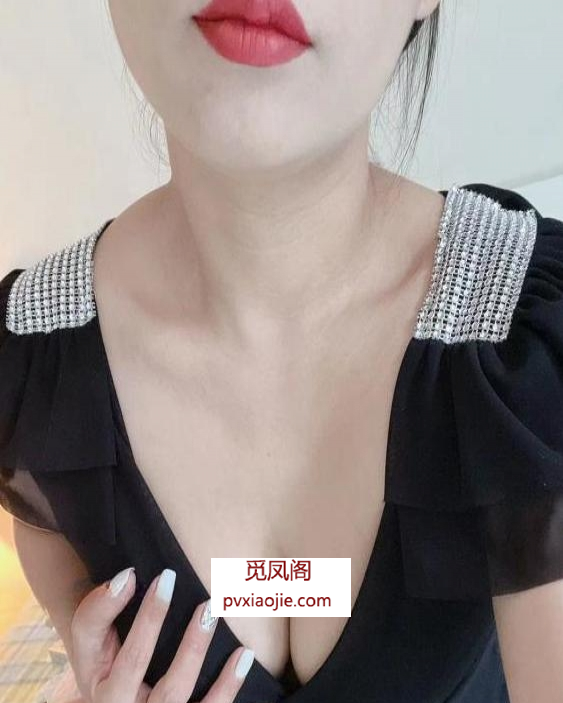 长腿黑丝少妇