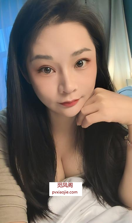 可舌吻大胸兼职妹妹