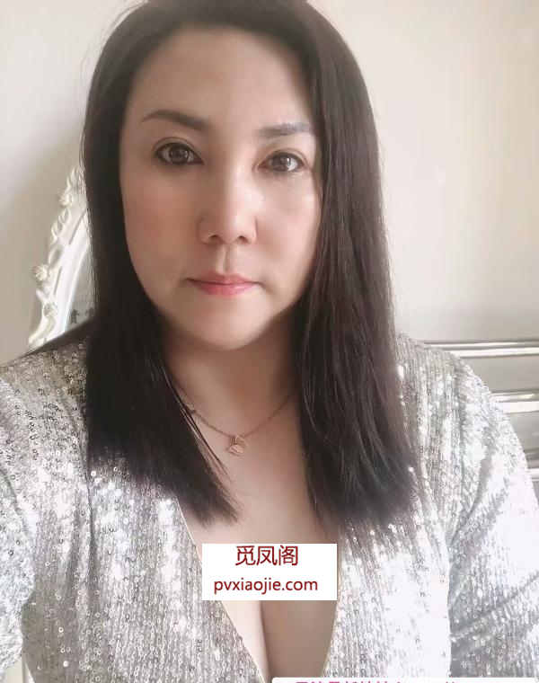 巨乳肥臀熟女姐姐